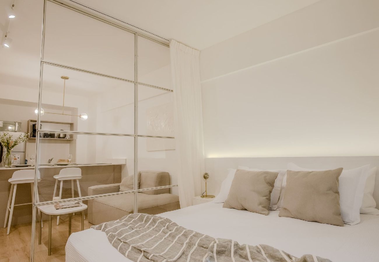 Estudio en Buenos Aires - Las Heras 501 · Enjoy Recoleta in this