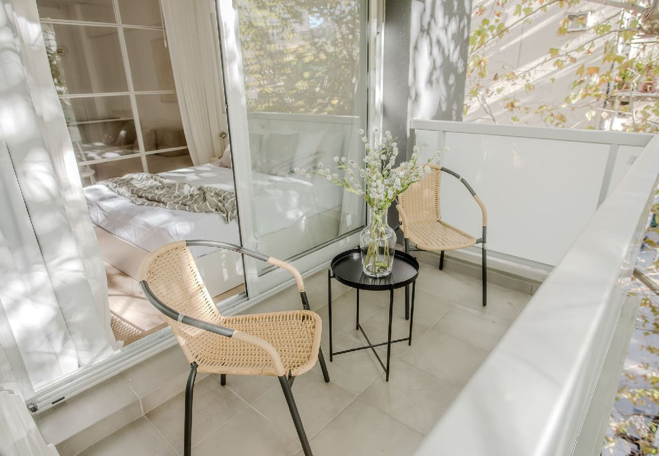 Estudio en Buenos Aires - Las Heras 501 · Enjoy Recoleta in this
