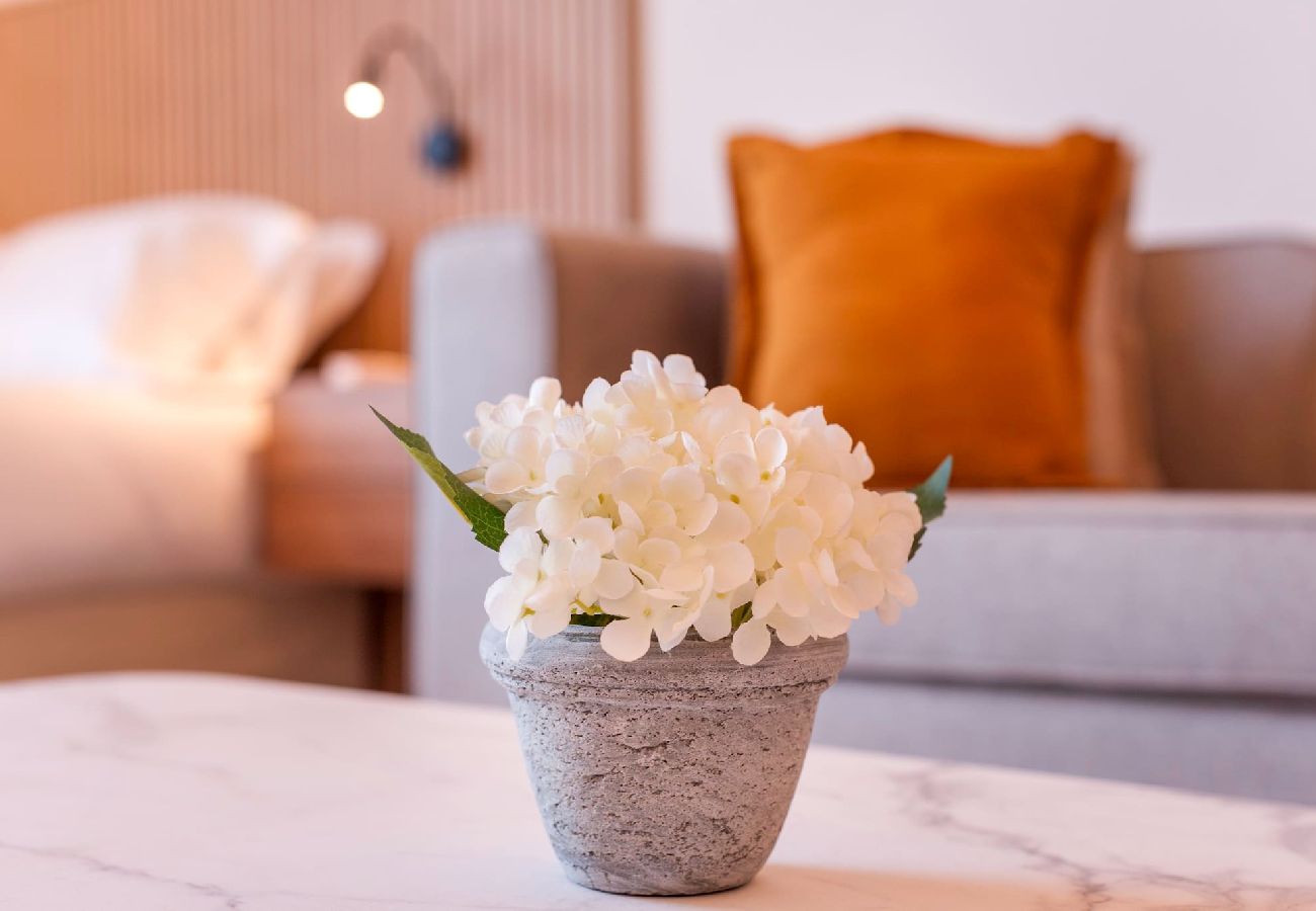 Estudio en Pilar - Pilar #025 · Discover Pilar in this New and Stunni